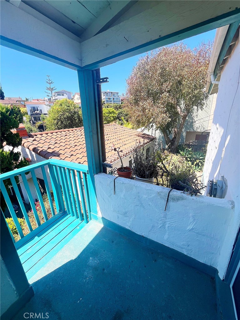 33910 Orilla Road, Unit 7 Dana Point, CA 92629 - Photo 45 of 50 a view of a porch with furniture