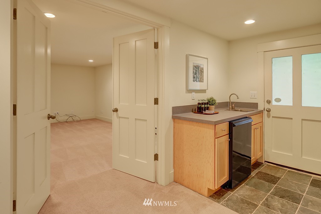 4322 Southwest Roxbury Street Seattle, WA 98136 - Photo 19 of 25 Gallery Image 19