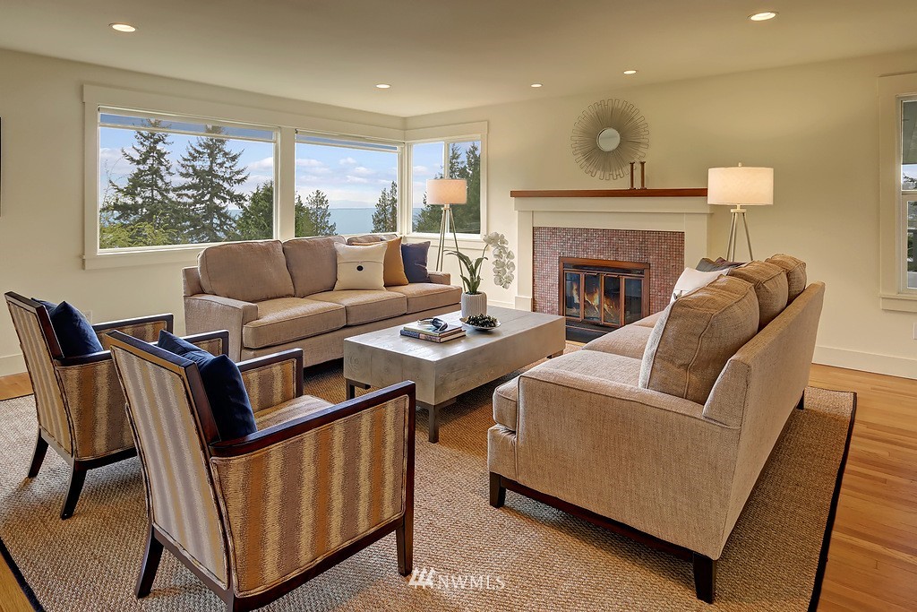 4322 Southwest Roxbury Street Seattle, WA 98136 - Photo 4 of 25 Gallery Image 4