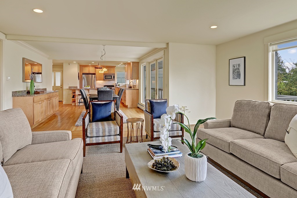 4322 Southwest Roxbury Street Seattle, WA 98136 - Photo 9 of 25 Gallery Image 9