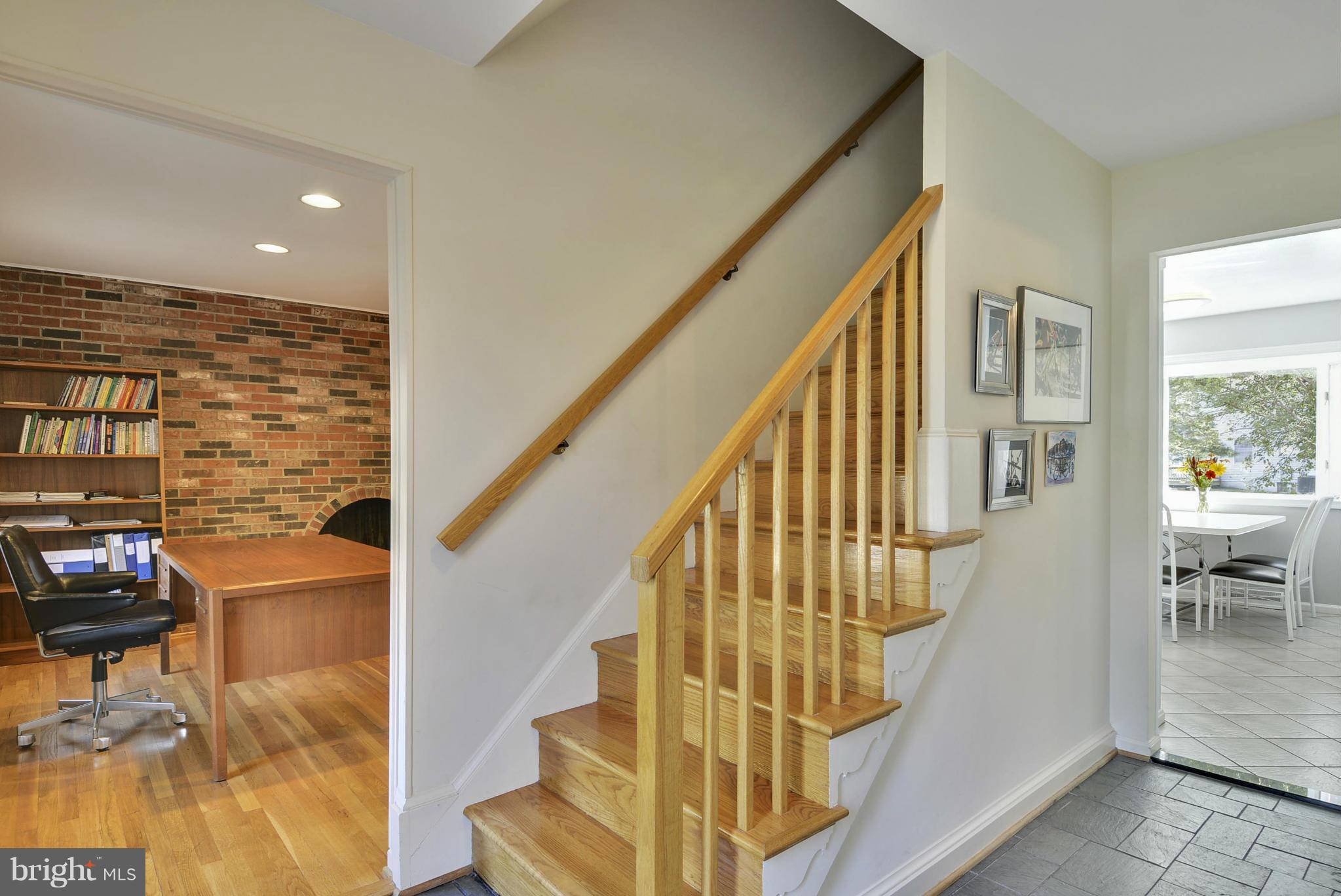 704 Pebblestone Court Silver Spring, MD 20905 - Photo 3 of 30 Foyer area