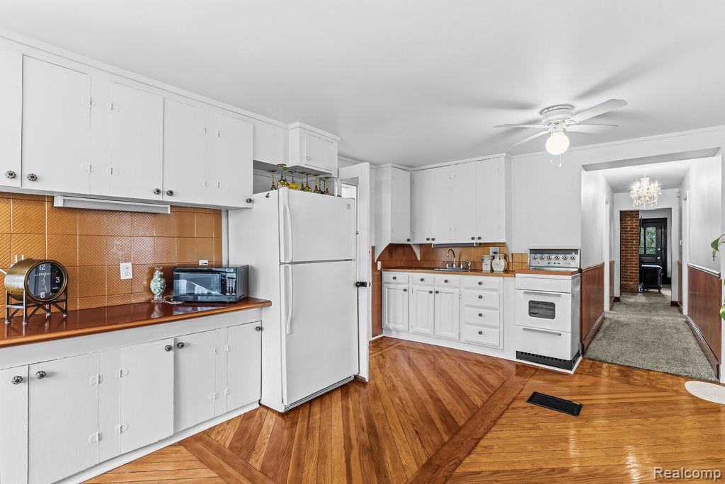 327 Reid Road Grand Blanc, MI 48439 - Photo 34 of 88
