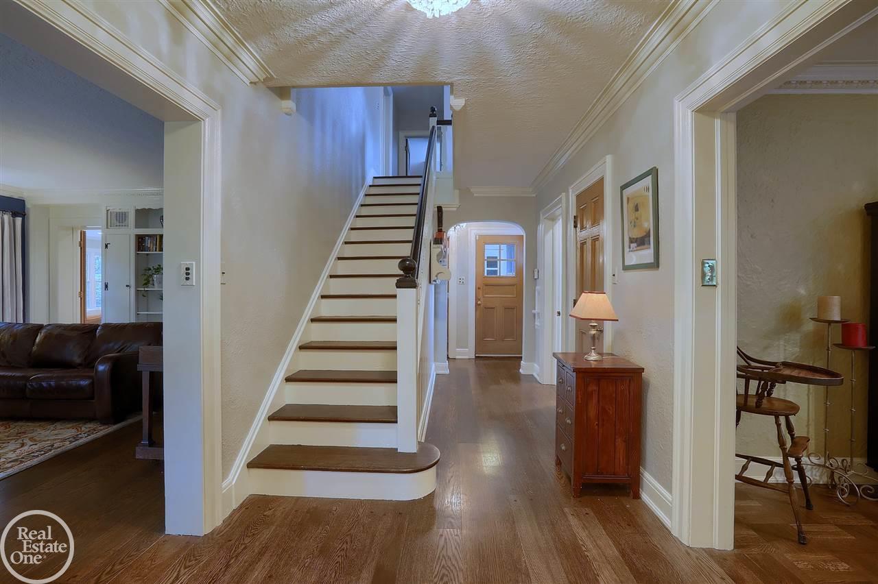 805 Whittier Road Grosse Pointe, MI 48230 - Photo 3 of 30 31397913-2.JPG