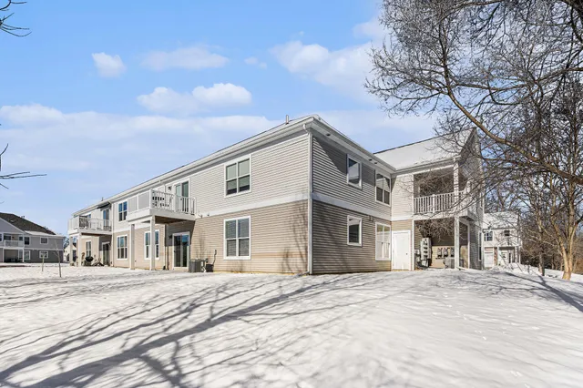 $325,000 | 631 Pebblestone Lane, Chelsea, MI 48118