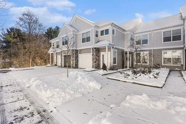 $325,000 | 631 Pebblestone Lane, Chelsea, MI 48118