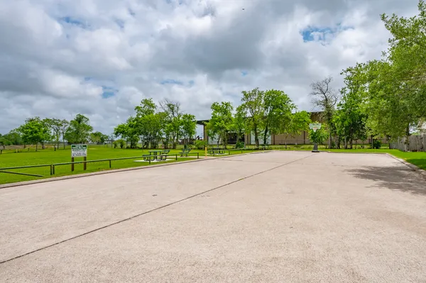 $259,900 | 11719 Santa Fe Trail, Santa Fe, TX 77510