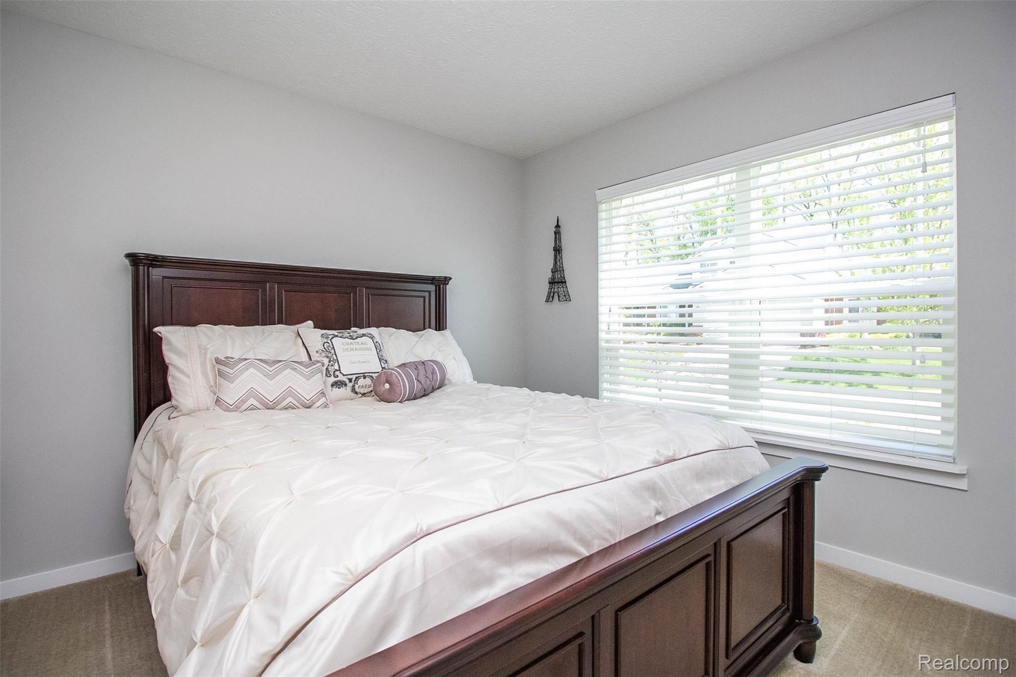 917 Spirea Howell, MI 48843 - Photo 17 of 40 17.jpg