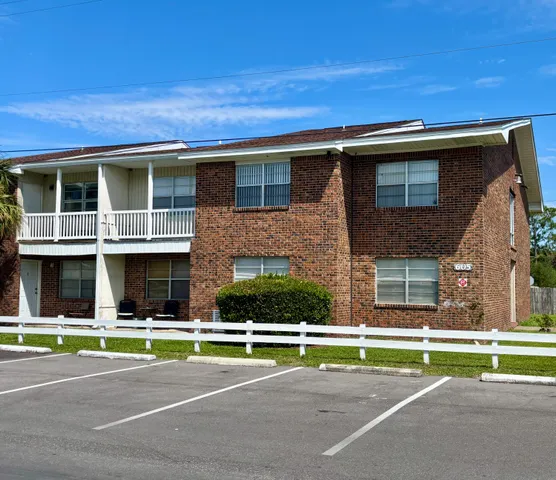 $99,900 | 605 Colonial Drive, Unit 2, Fort Walton Beach, FL 32547