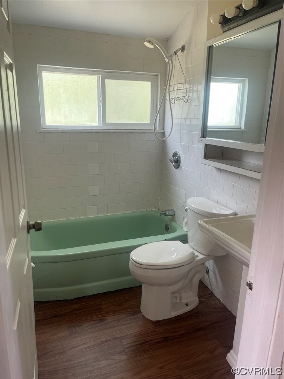 1302 Andover Road Henrico, VA 23229 - Photo 12 of 15 a bathroom with a sink toilet and a bathtub