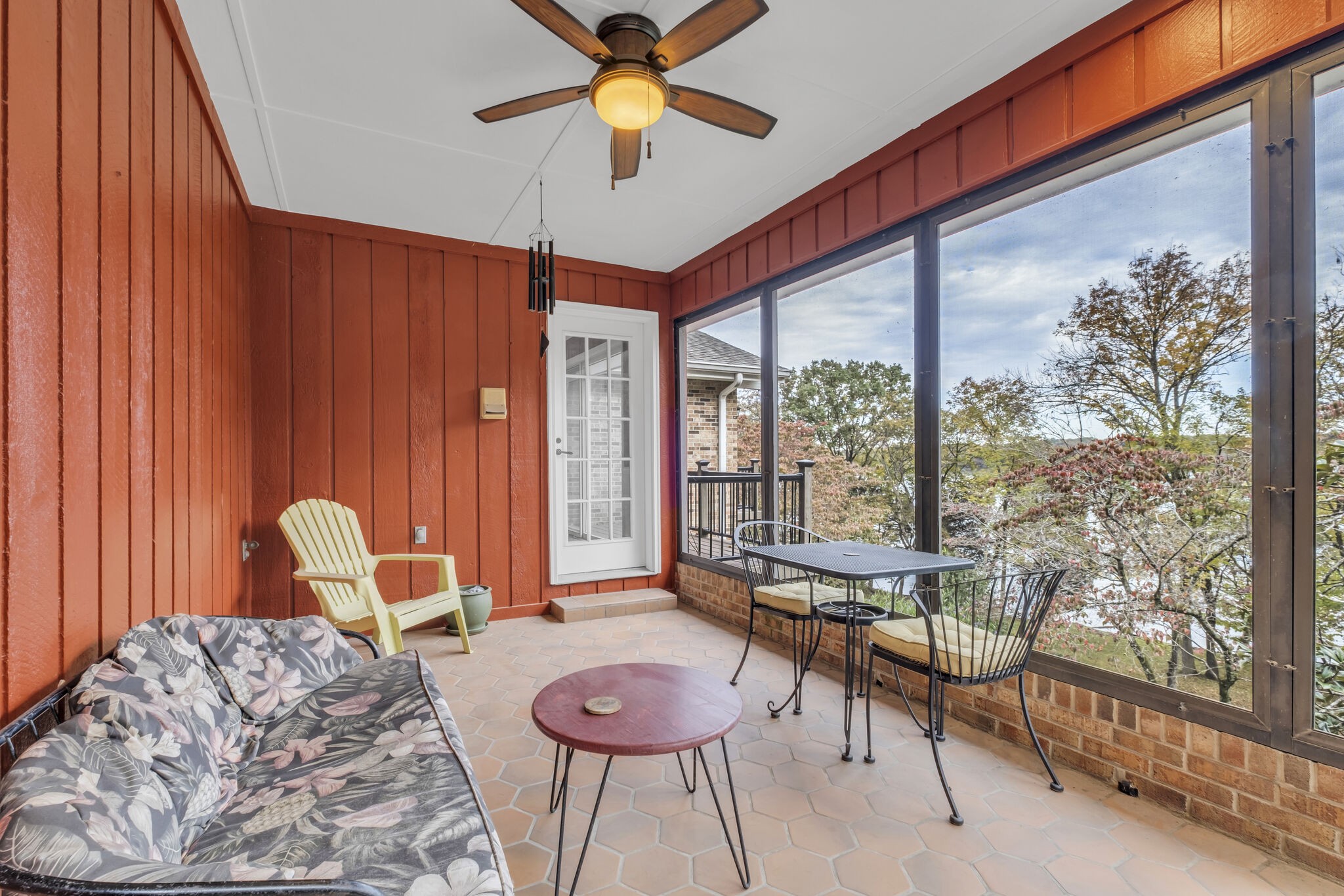 1524 Cherokee Road Gallatin, TN 37066 - Photo 25 of 65 a living room with furniture and a large window