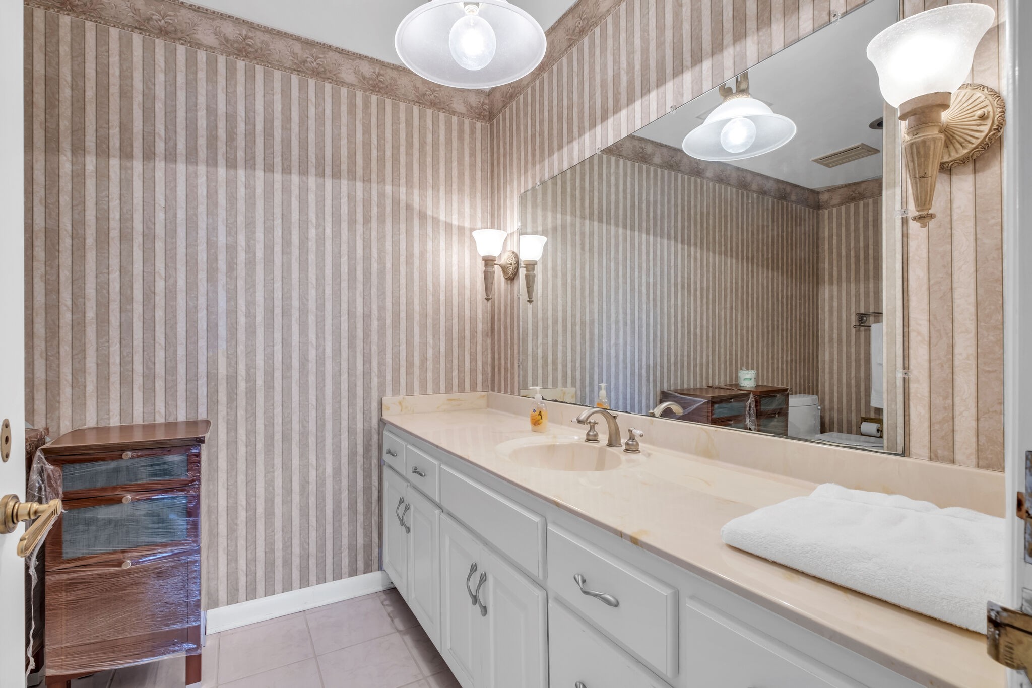 1524 Cherokee Road Gallatin, TN 37066 - Photo 50 of 65 a bathroom with a double vanity sink and a mirror