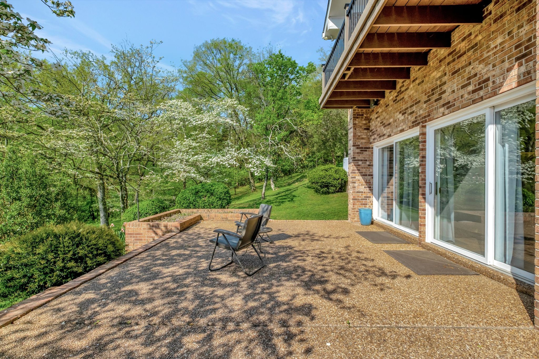 1524 Cherokee Road Gallatin, TN 37066 - Photo 53 of 65 a view of a backyard with sitting area