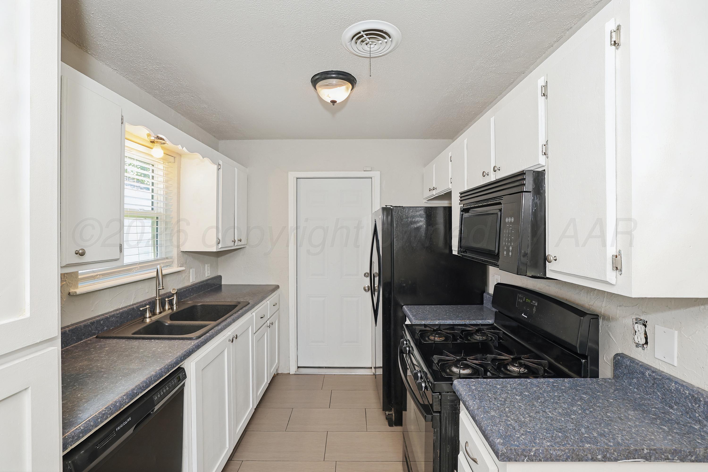 5144 Royce Drive Amarillo, TX 79110 - Photo 8 of 22 8-Kitchen
