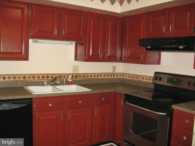7596 Aspenpark Road Lorton, VA 22079 - Photo 5 of 23 Kitchen