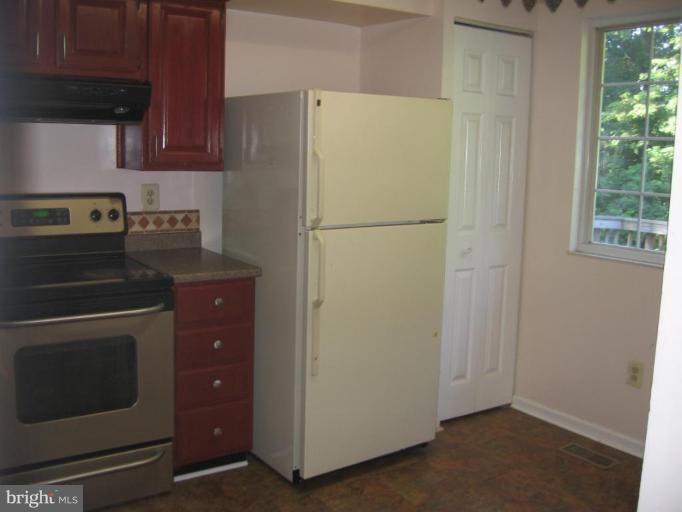7596 Aspenpark Road Lorton, VA 22079 - Photo 6 of 23 Kitchen #2