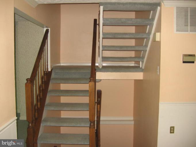 7596 Aspenpark Road Lorton, VA 22079 - Photo 8 of 23 Staircase