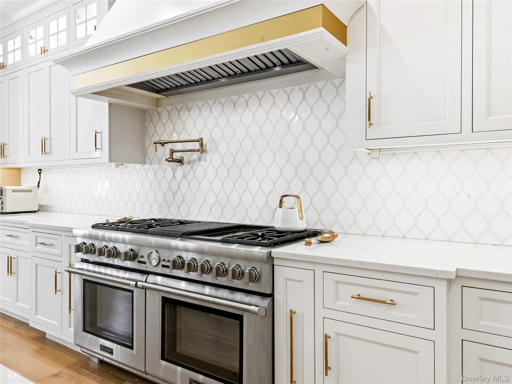 55 Plymouth Road Manhasset, NY 11030 - Photo 10 of 41