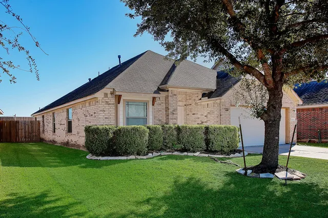 $2,100 | 9606 Arched Oak Drive, Houston, TX 77095