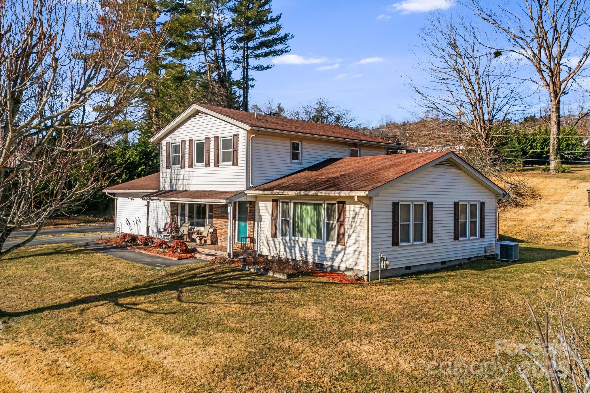 154 Harris Street Spruce Pine, NC 28777 - Photo 3 of 37 a house view with a garden space