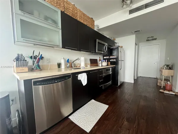 $2,900 | 90 Southwest 3rd Street, Unit 1705, Miami, FL 33130