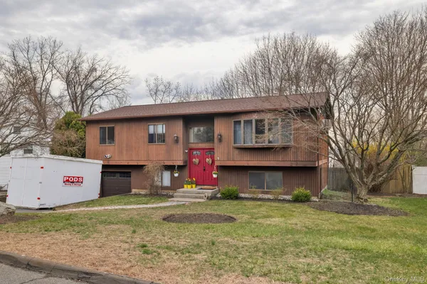a front view of house with yard