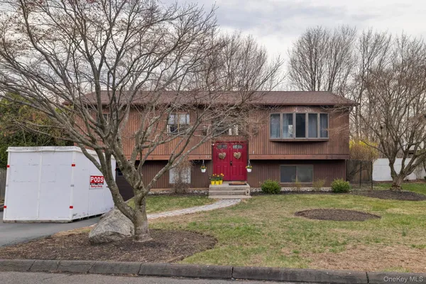 a view of a house with a back yard