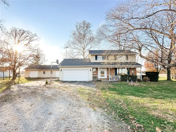 $200,000 | 10622 North 450th Street, Oblong, IL 62449