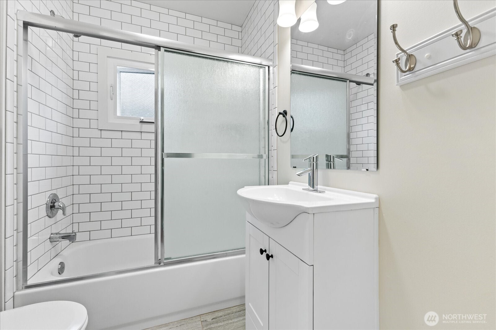 706 North 78th Street Seattle, WA 98103 - Photo 14 of 32