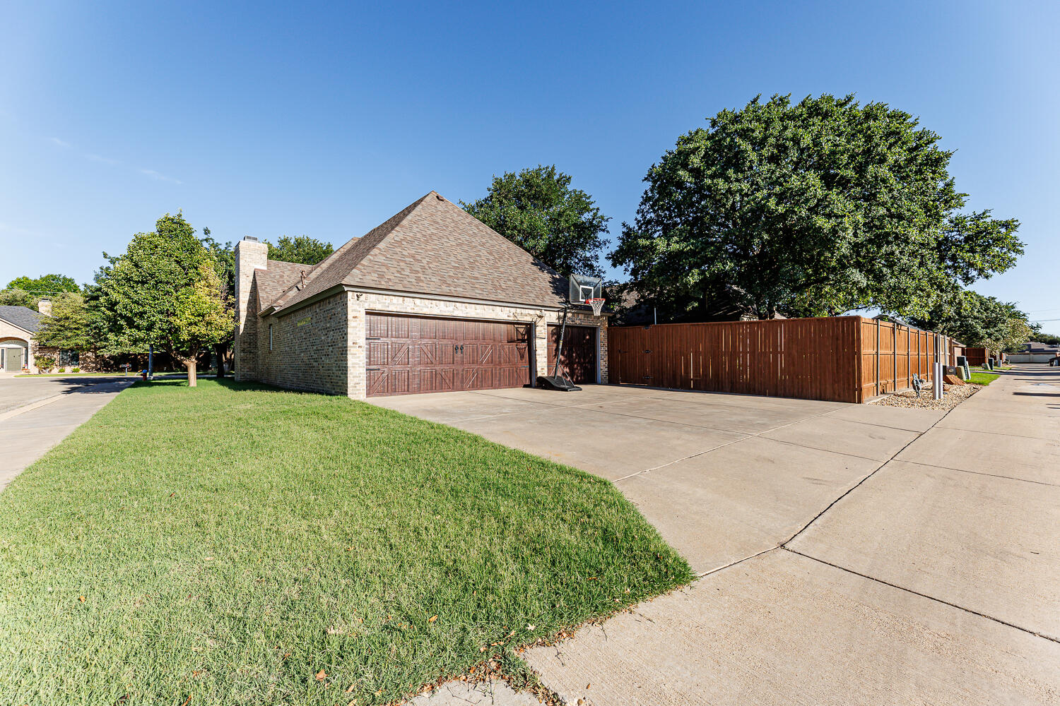 9809 Topeka Avenue Lubbock, TX 79424 - Photo 86 of 87 Garage