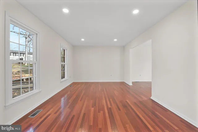 $999,000 | 7 Fallswood Court, Rockville, MD 20854