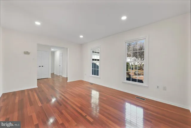 $999,000 | 7 Fallswood Court, Rockville, MD 20854