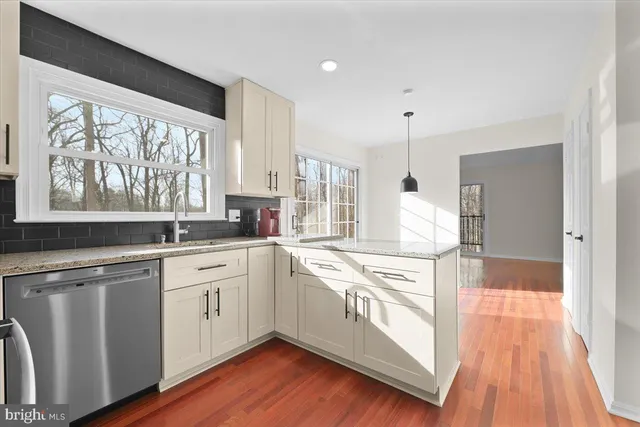 $999,000 | 7 Fallswood Court, Rockville, MD 20854