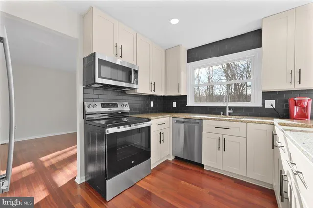 $999,000 | 7 Fallswood Court, Rockville, MD 20854