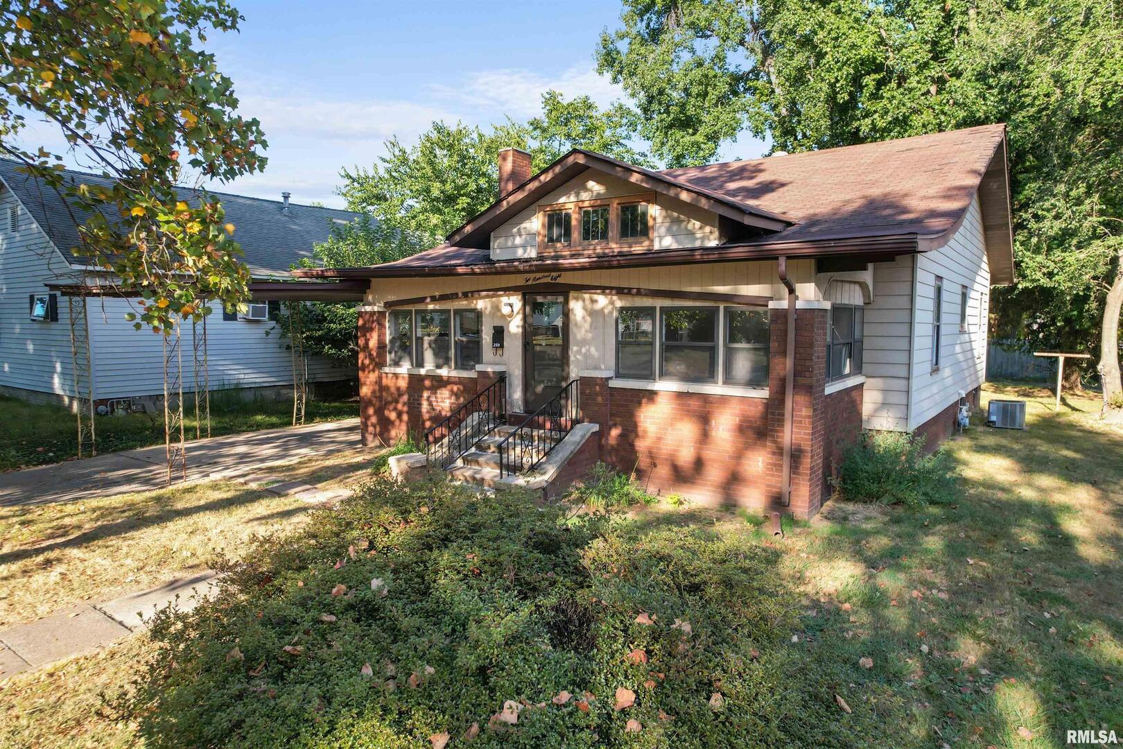 a view of a house with yard and sitting area