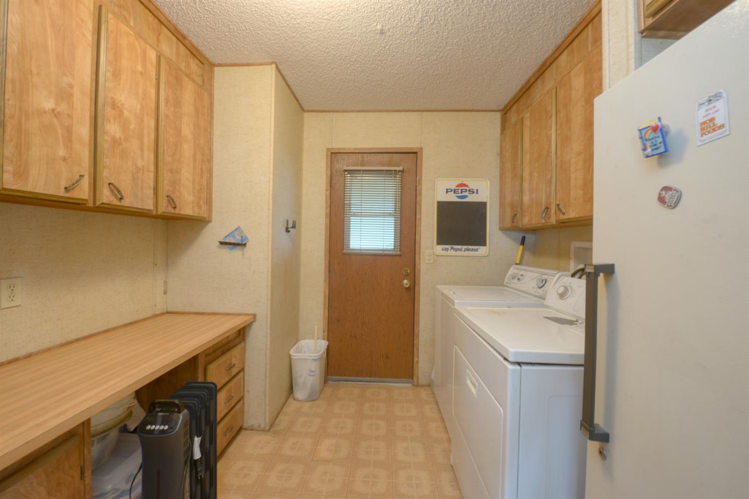 1471 Highway 33 Gustine, CA 95322 - Photo 51 of 57 a bathroom with a sink a toilet and a tub