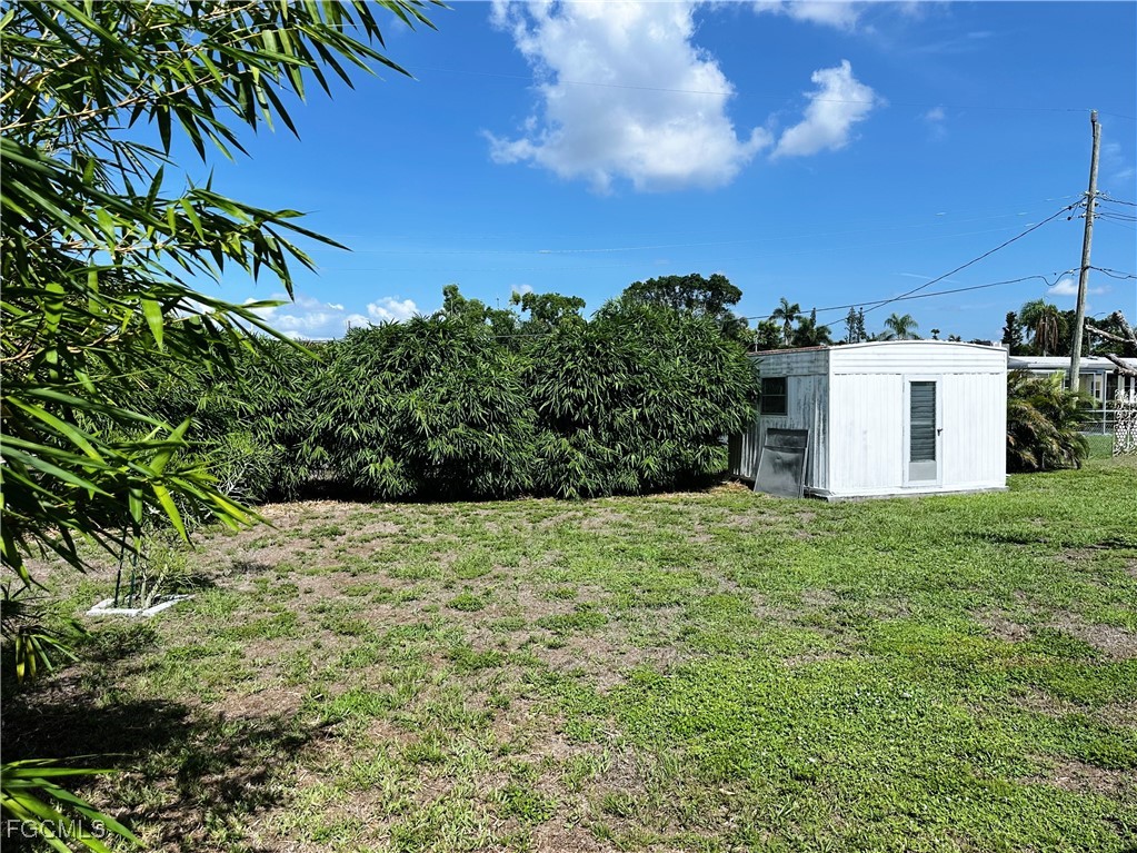 4360 Deleon Street Fort Myers, FL 33901 - Photo 17 of 23 a backyard of a house with lots of green space