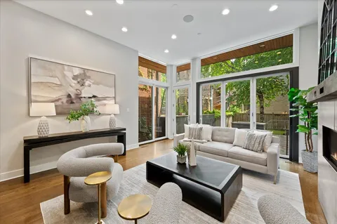 $2,500,000 | 2901 North Burling Street, Chicago, IL 60657