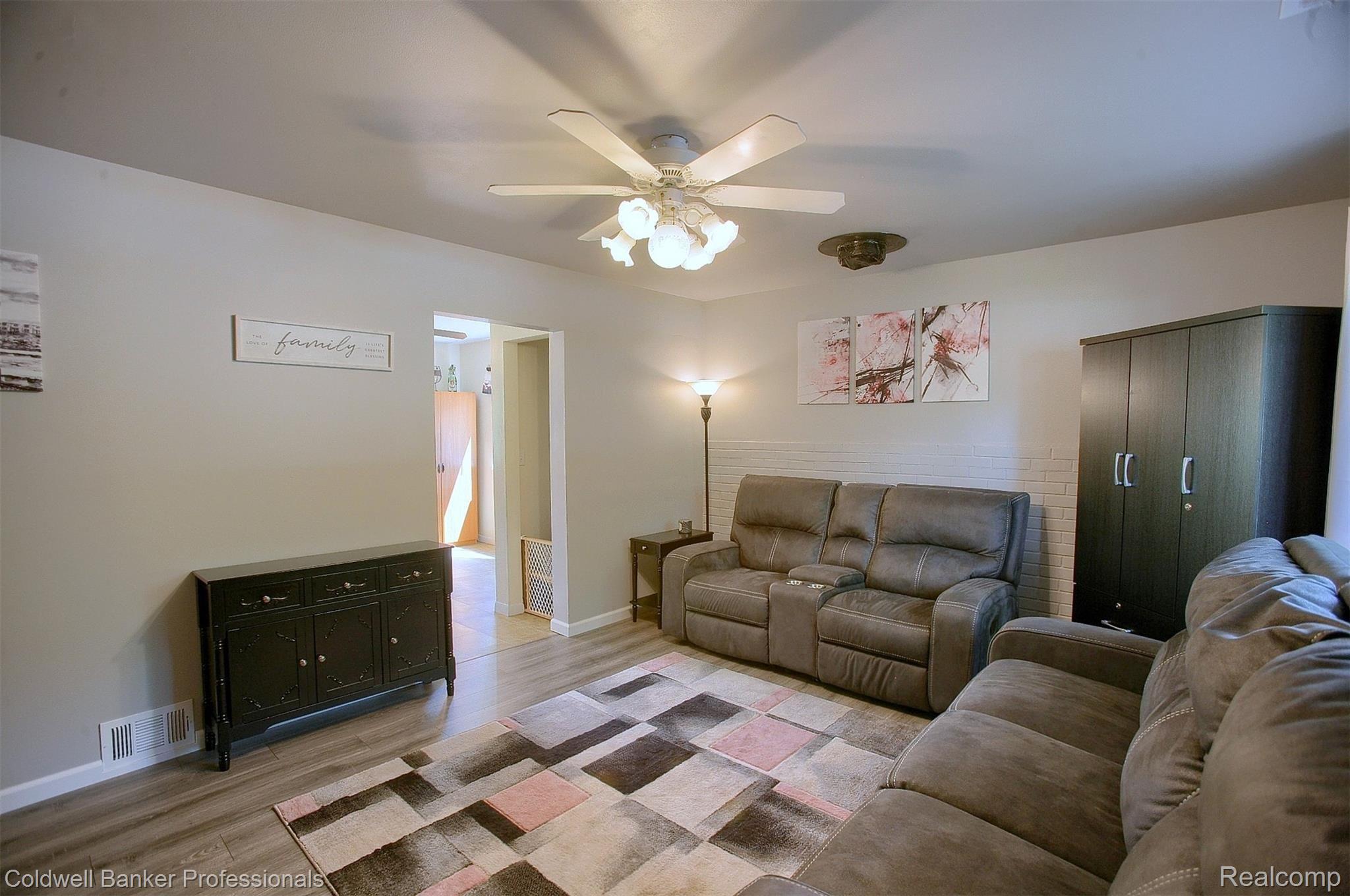 13417 Rawsonville Road Belleville, MI 48111 - Photo 7 of 30 7-Great Room 3rd View.jpg