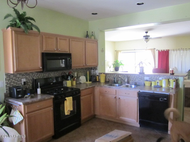 5513 West Pecan Road Laveen, AZ 85339 - Photo 4 of 8 Kitchen