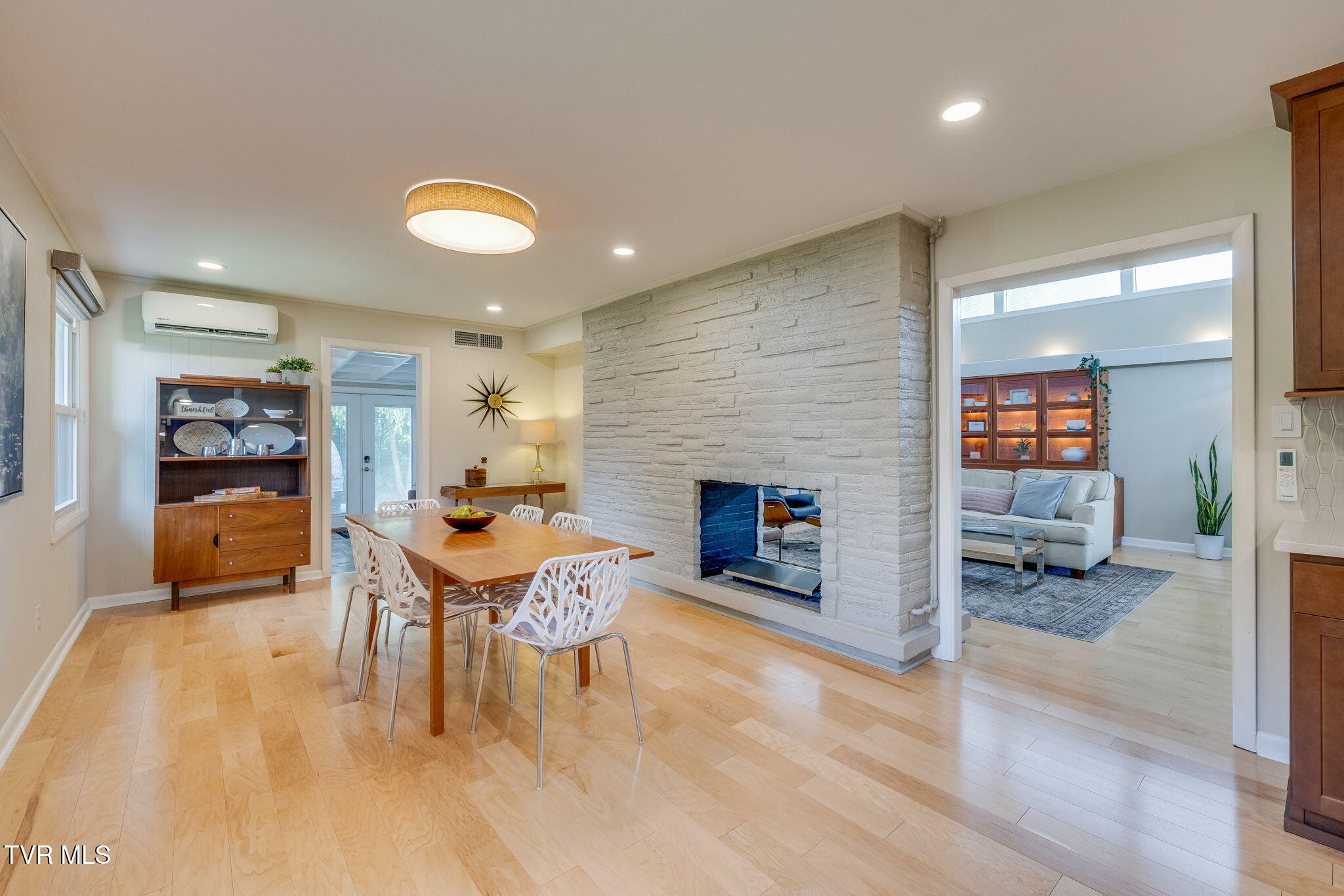 437 High Ridge Road Kingsport, TN 37660 - Photo 18 of 62 Great Entertaining Space
