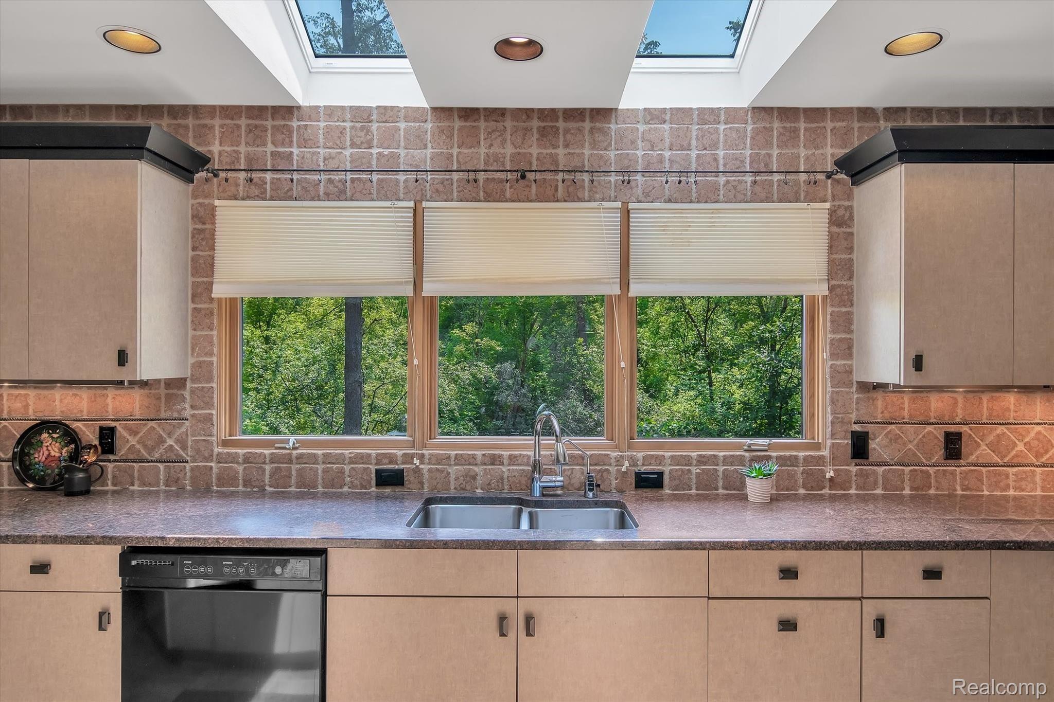 5514 Warren Road Ann Arbor, MI 48105 - Photo 11 of 58 11 Kitchen.jpg