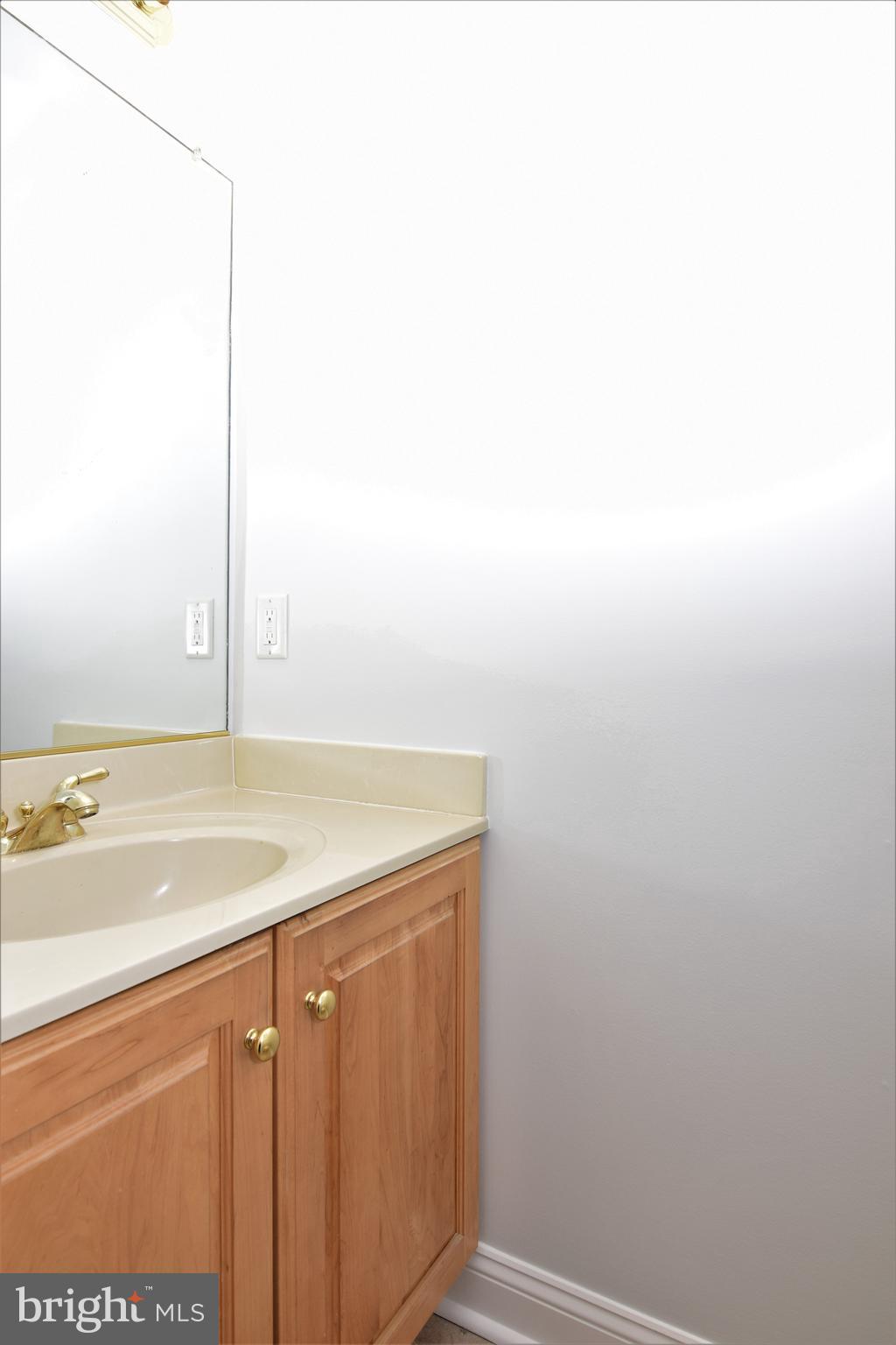 714 South Surf Road Ocean City, MD 21842 - Photo 19 of 38 Main level powder room!