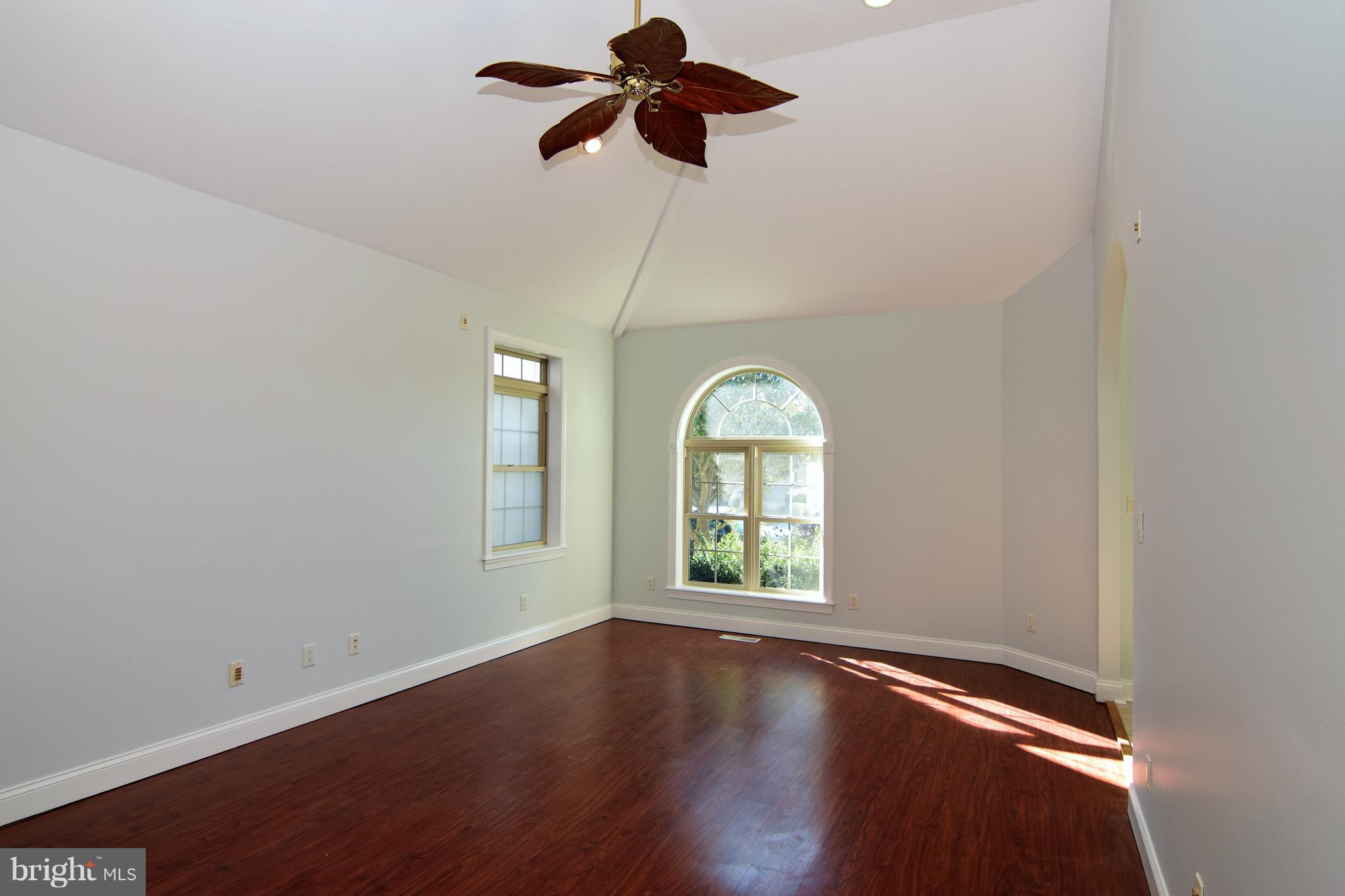 714 South Surf Road Ocean City, MD 21842 - Photo 9 of 38 Large spacious living room.