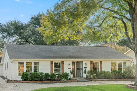 $589,000 | 515 Blue Willow Drive, Houston, TX 77042