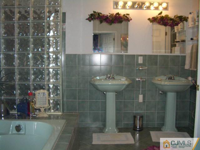 35 Burnham Road East Brunswick, NJ 08816 - Photo 16 of 25 Gallery Image 16