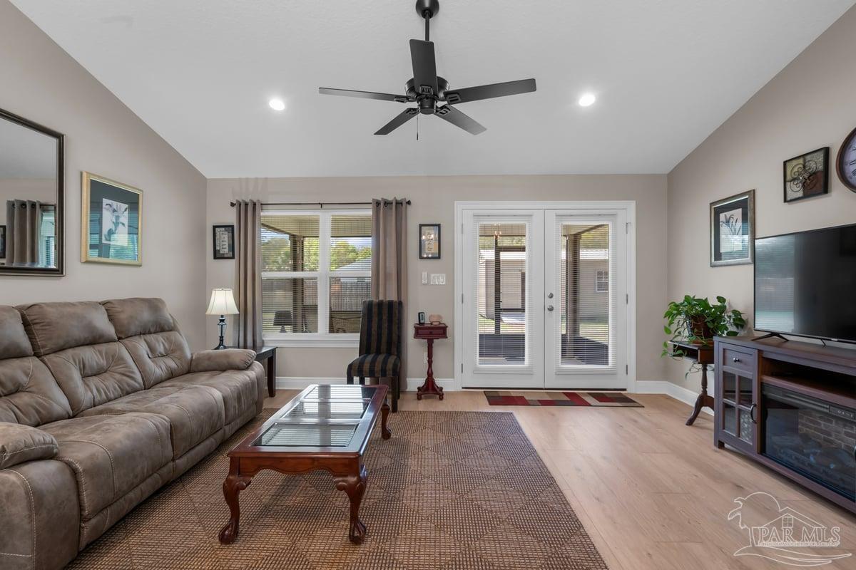 4439 Conifers Street Milton, FL 32583 - Photo 7 of 32