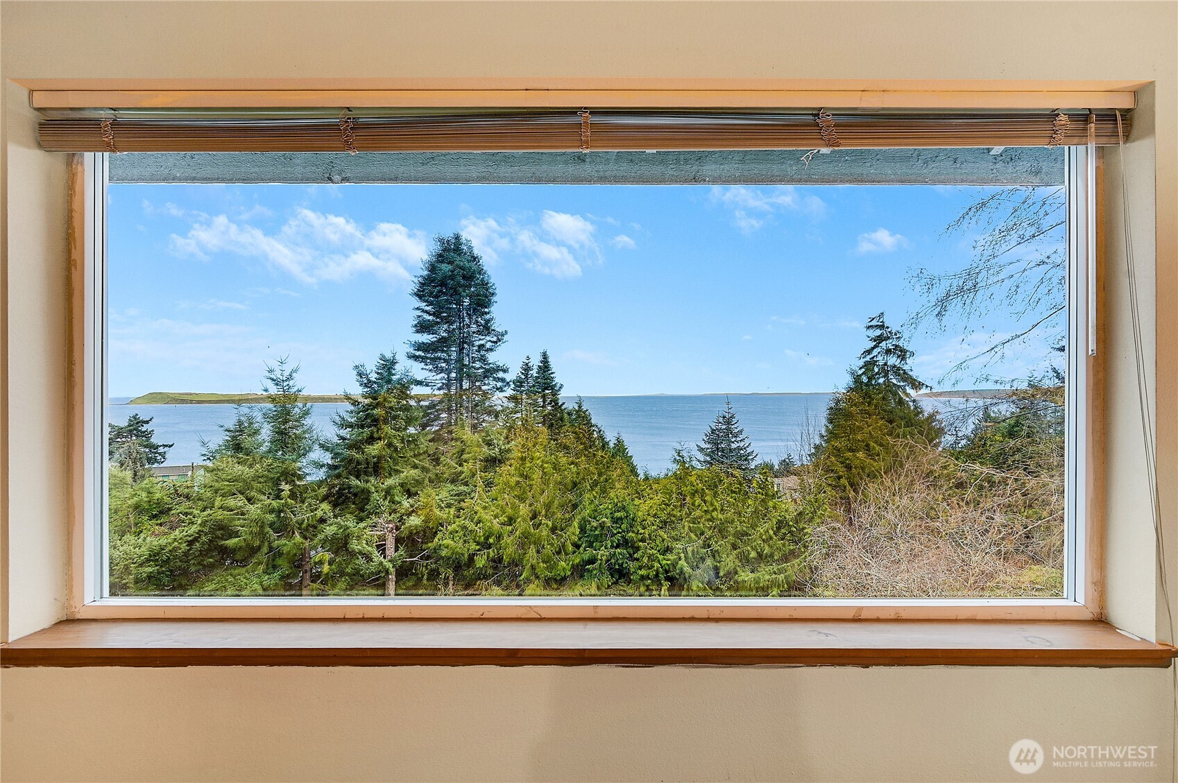 320 North Street Sequim, WA 98382 - Photo 27 of 40 a view of a window in a room