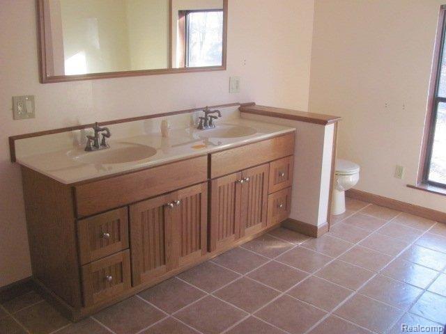 4828 5 Lakes Road North Branch, MI 48461 - Photo 8 of 16 10bath1.jpg