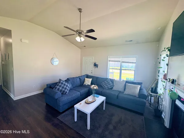 $2,000 | 174 Moonstone Court, Jacksonville, NC 28546