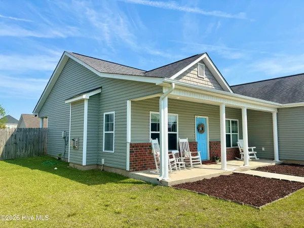 $2,000 | 174 Moonstone Court, Jacksonville, NC 28546